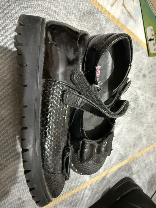 Продам туфельки школьные 29 размер