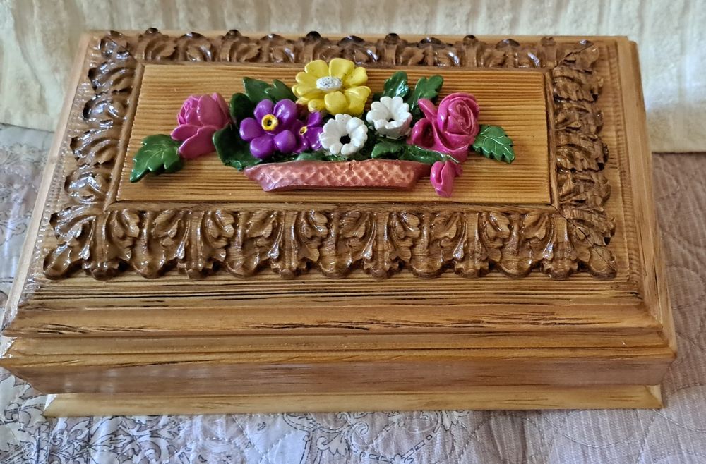 Деревянные шкатулки