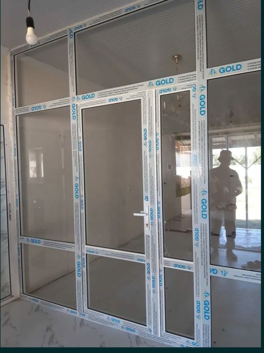 Окна двери витражи.