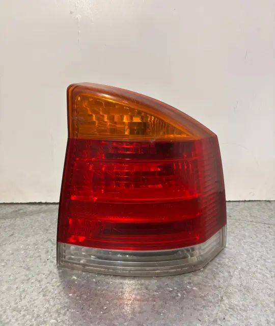 Lampa / Tripla stop dreapta pe aripa Opel Vectra 2005