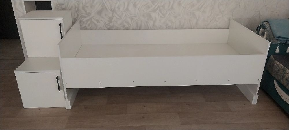 Кровать        .