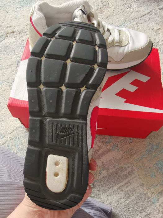 Продам кроссовки Nike