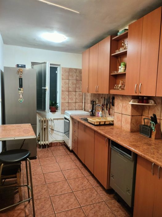 Închiriez apartament