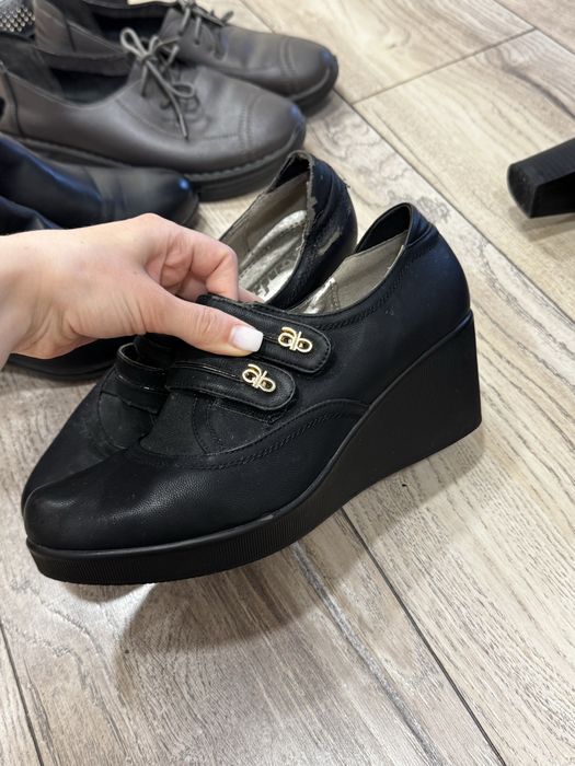 Продам 6 пар обуви