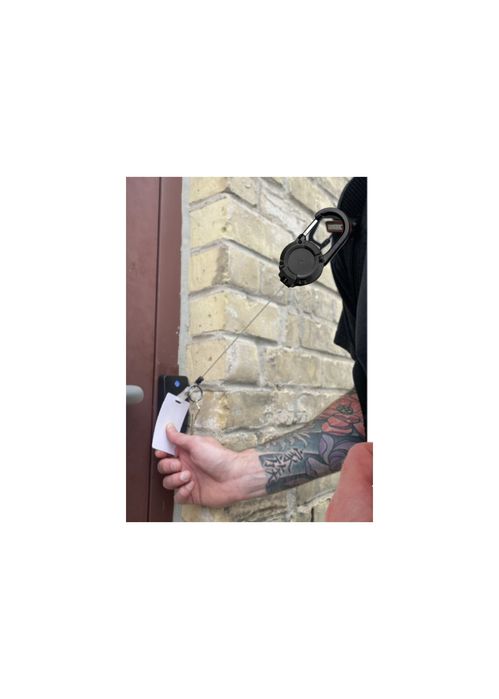 Carabiniera cu filet, chei, badge, drumeții, asigurare obiecte, lesă