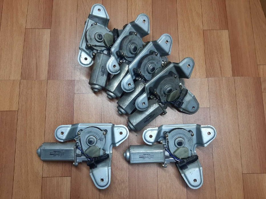 Продам Моторчик заднего дворника Toyota Estima Emina Lucida 10 кузов