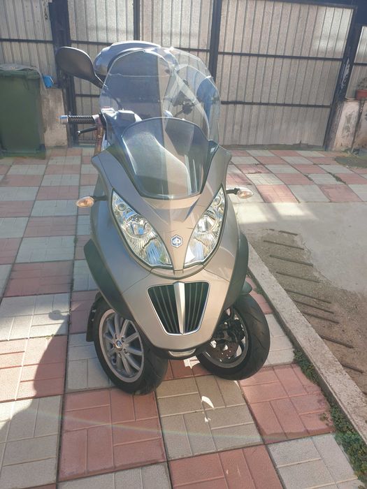 scuter Piaggio MP3 LTE 300 IE varianta L5e ,se conduce cu permis cat.B