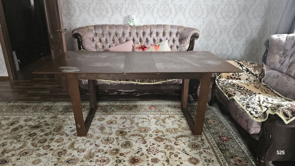 Стол обеденный гостинный