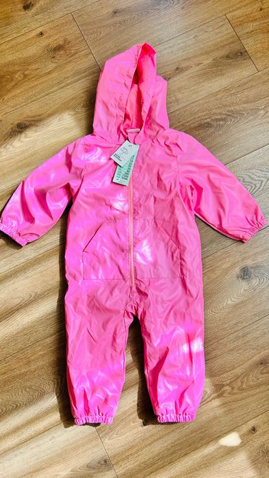 Обувки Hello Kitty, номер 22 и гащеризон за дъжд 92 за момиче