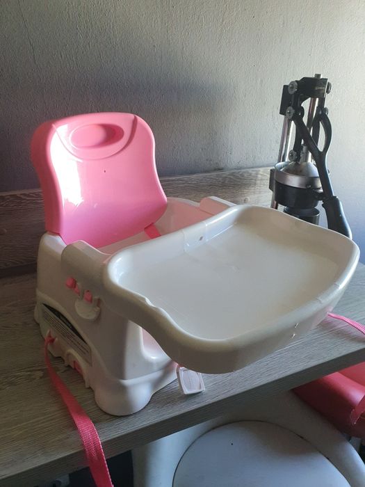 Scaun de masa si centru de activitati bebe