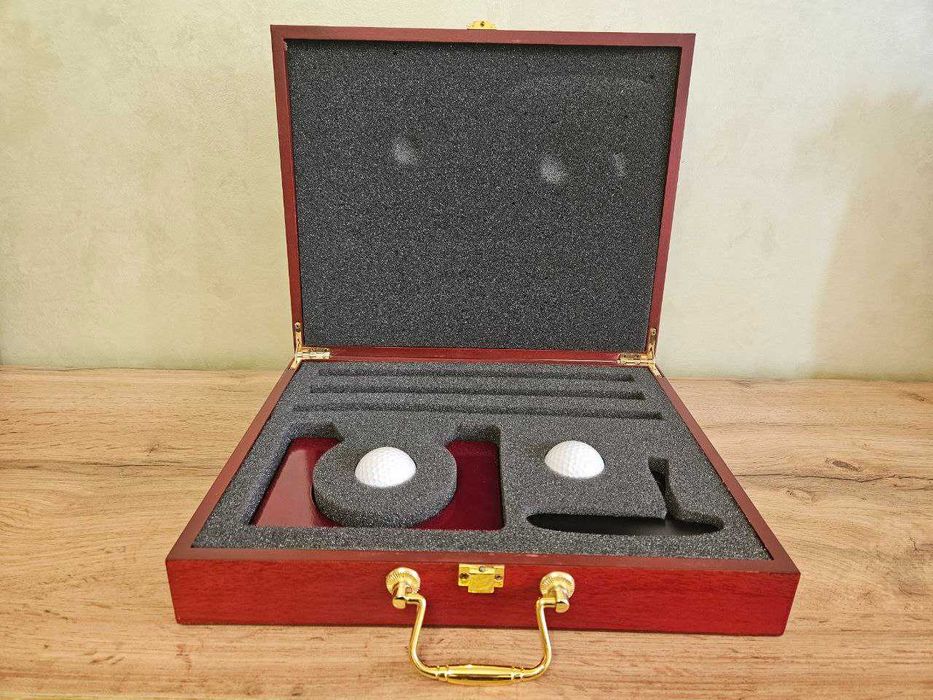 Набор для игры в гольф в деревянном кейсе