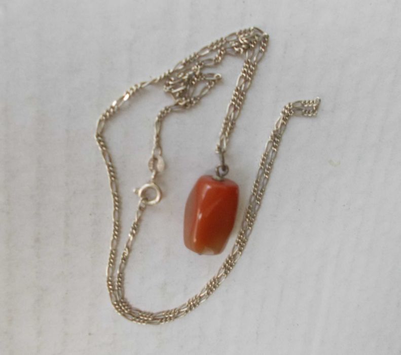 Lant din argint cu medalion pandantiv vechi din piatra naturala