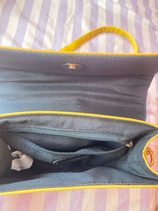 Жълта дамска чанта