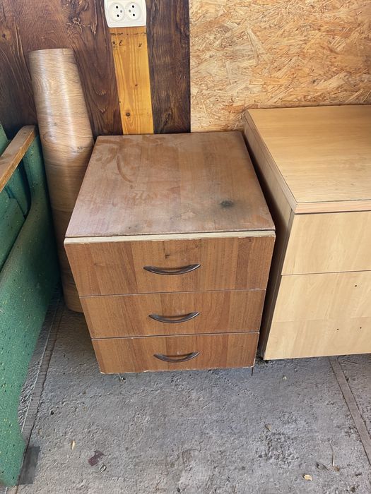 Продам кресло и тумбочки