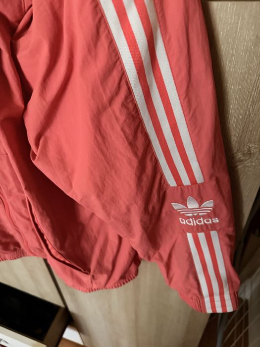 Geaca anti vânt Adidas, marimea XL, culoare corai, poliamida, stare foarte buna