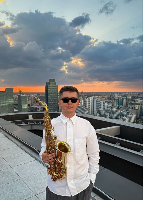 Саксофонист в Астане. Саксофон