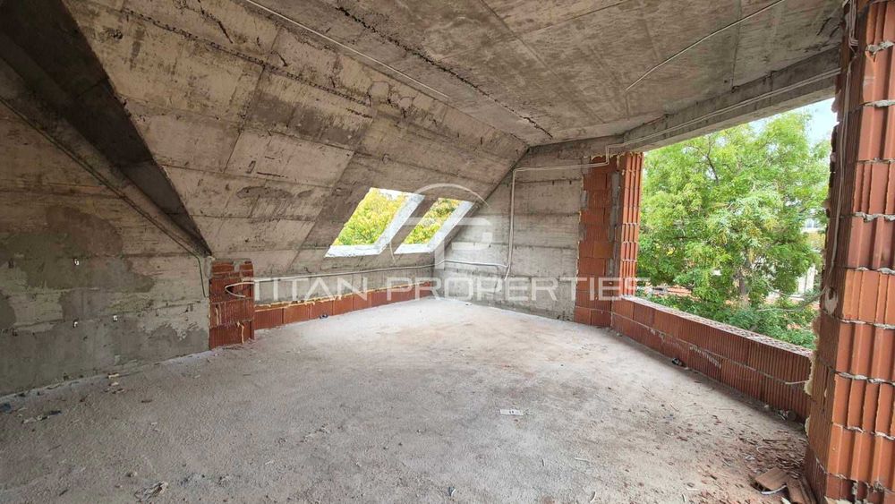 Тристаен апартамент в Центъра