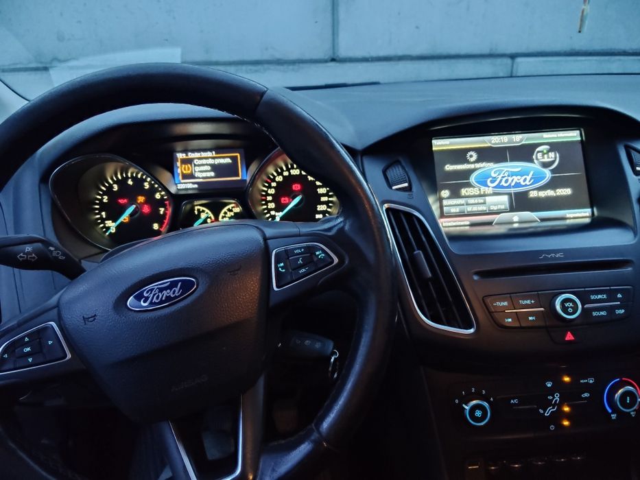 Ford focus 2015 benzina