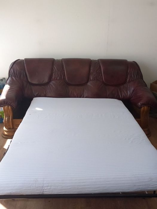 Продам кожаный раскладной диван