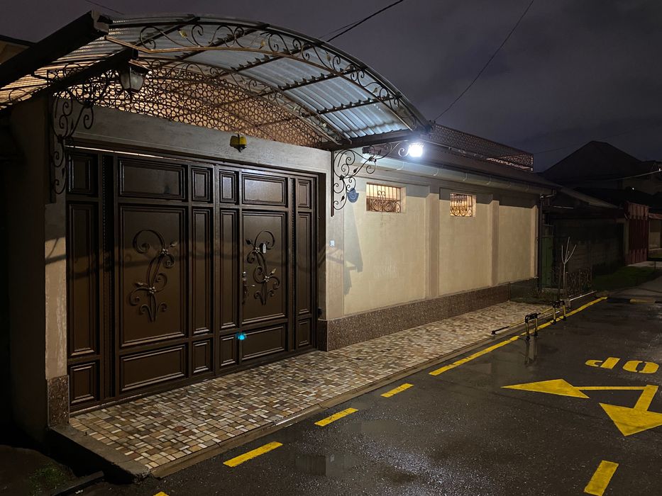 Продаю свой дом в центре города 3.5 сотки 4 комнаты 170 кВ жил площ