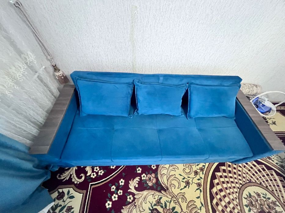 Продам диван с подушками