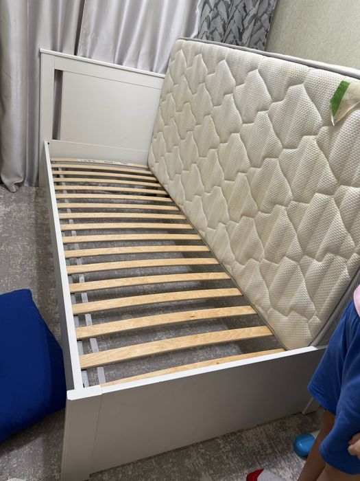 Продается кровать икеа 180/90