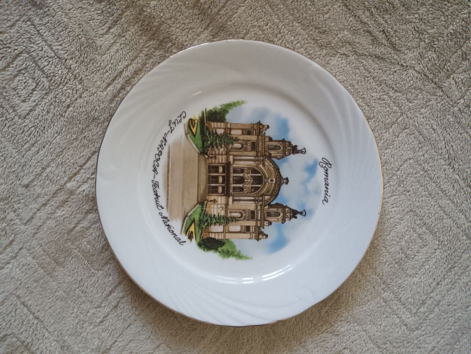 Seturi farfurii cu fir aur