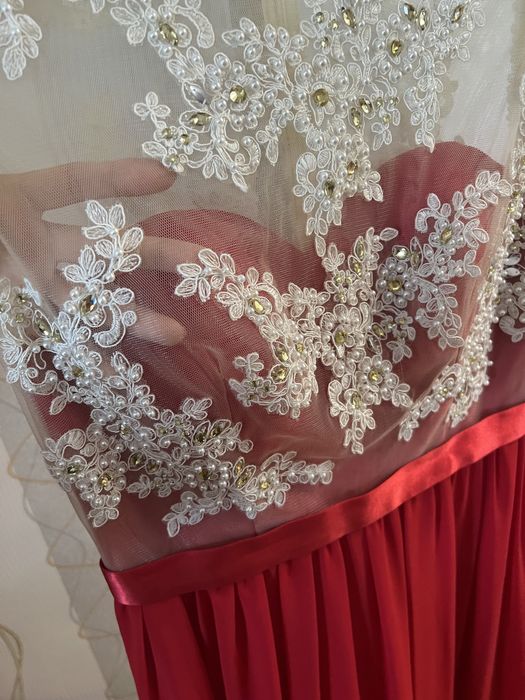 Вечернее красное платье