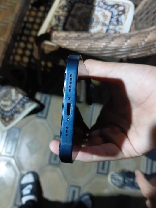 Продам Iphone 13