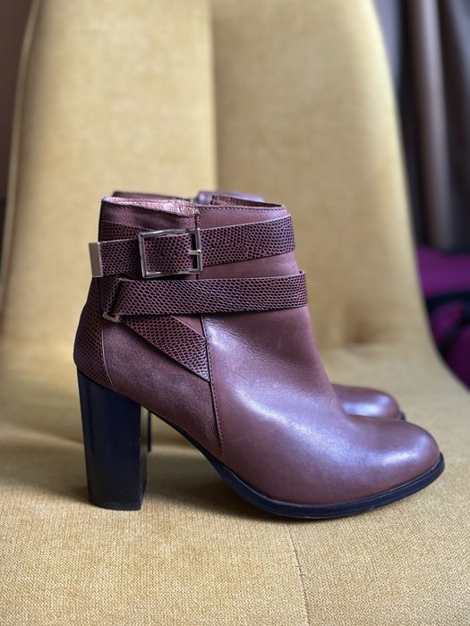 Кожени боти с дебел ток