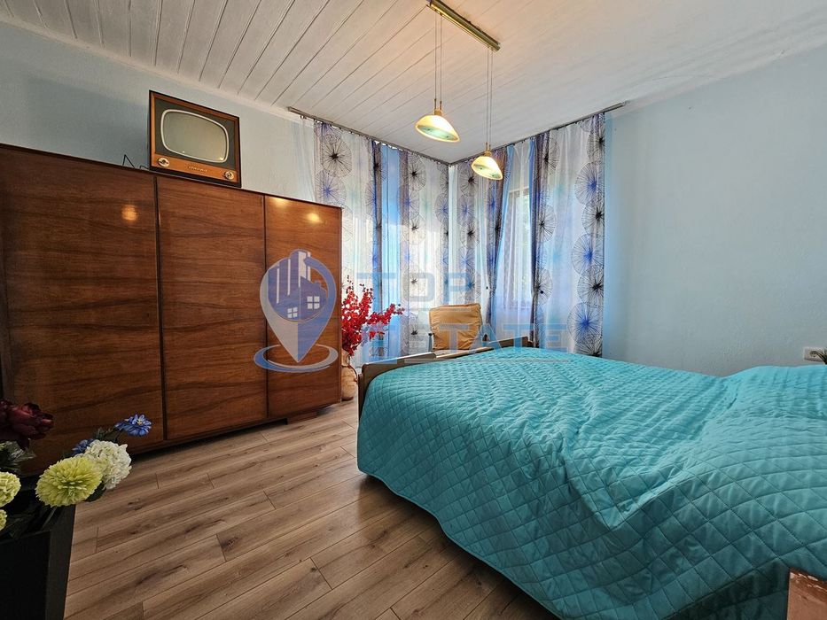 Имение с над 5 декара двор и две къщи в с. Паскалевец, област В. Търн