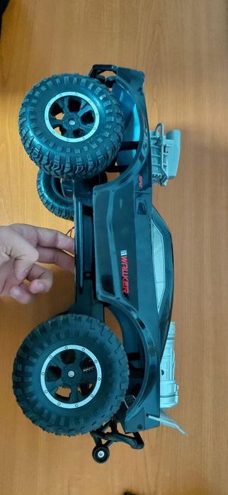 Masina cu telecomanda