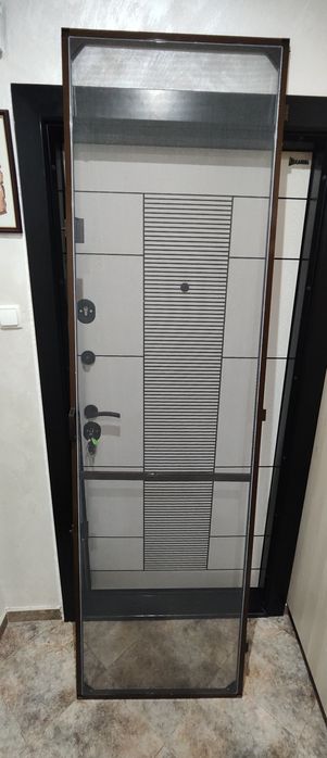 ПВЦ дограма и комарник цвят кафяв