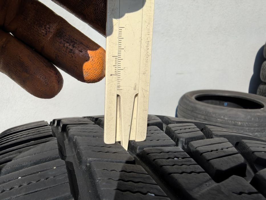 215/60/16 Нокиан ДОТ 2010 г - Само 1 брой гума