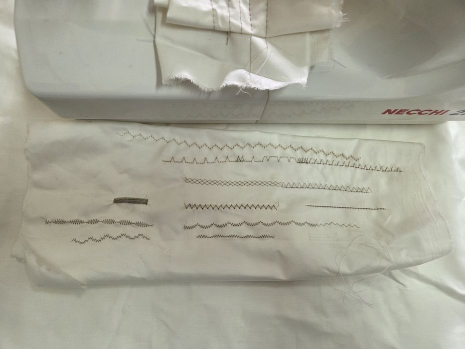 Masina de cusut Necchi 270