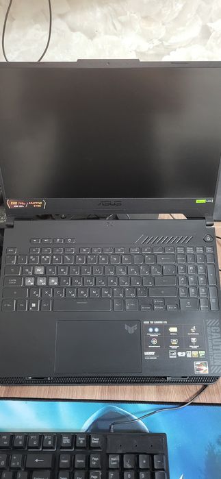 Ноутбук, в комплекте со всеми АКС