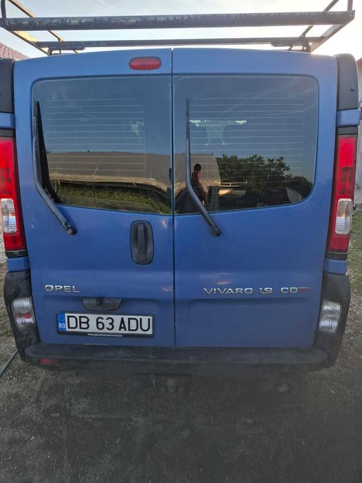 Opel vivaro 1.9 din anul 2005 cu 9 locuri