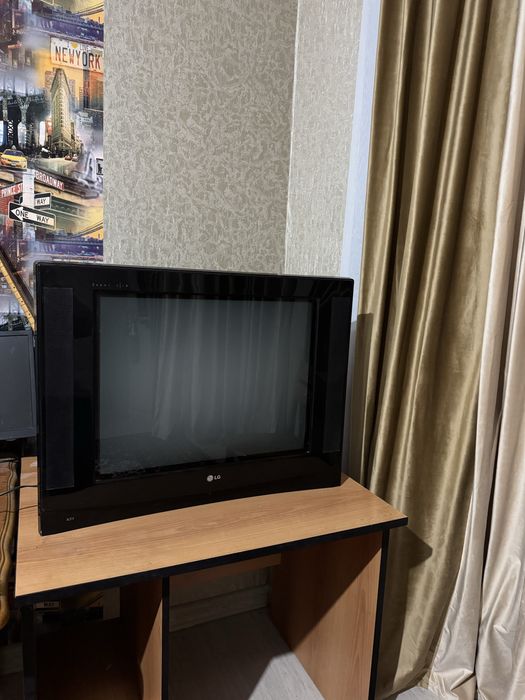 телевизор LG в хорошем состоянии