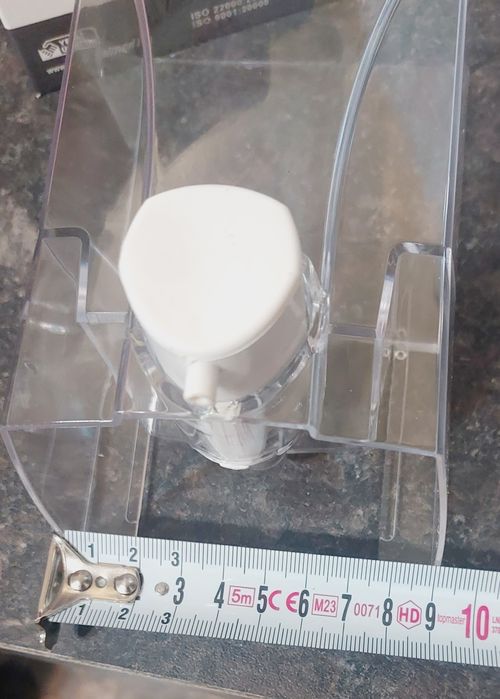 Дозатор за течен сапун за стена