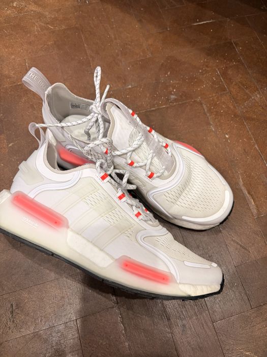 Дамски обувки Adidas NMD V3, размер 39
