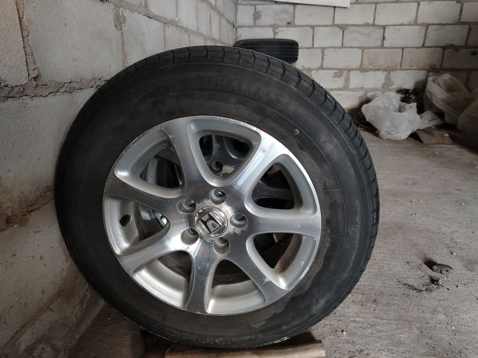 Продам комплект шины.