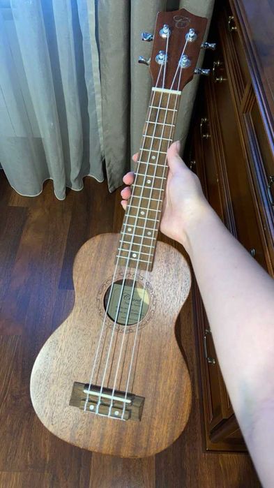 Продам Укулеле Chard