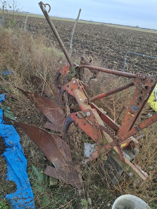 Vand utilaje agricole, plug,remorca,presa balotat, grebla Salonta • OLX.ro