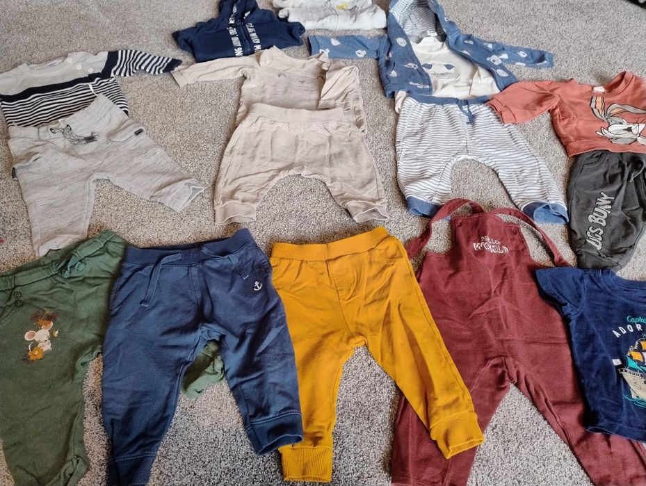 Lot cu seturi marimea 6-9 luni