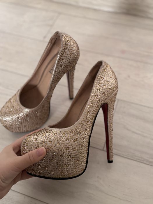 Туфли 2 сатылады