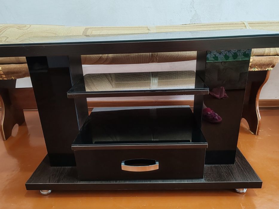 Полка под телевизор