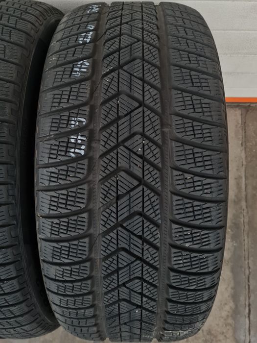 Зимни гуми Спорт П.PIRELLI Scorpion 315 35 R22  275 40 R22 дот 3821