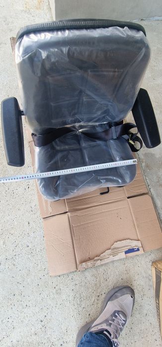 Scaun stivuitor macara manitou reglabil cu mânere pret 499 lei se poate trimite prin curier rapid în toată tara