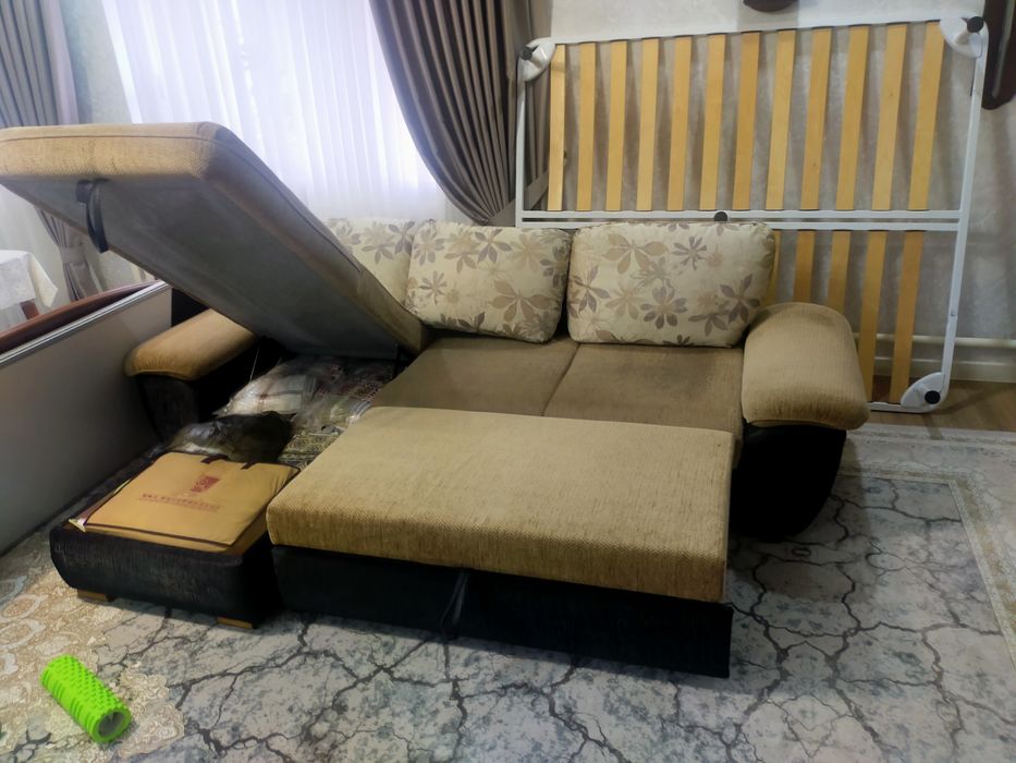 Срочно продам мягкии уголок