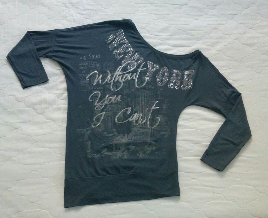 Асиметрични блузки с голо рамо